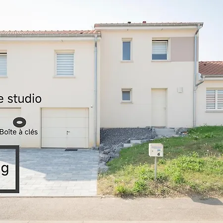 Aux Pieds De La Colline De Mousson