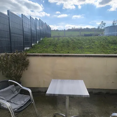 Aux Pieds De La Colline De Mousson Appartement *