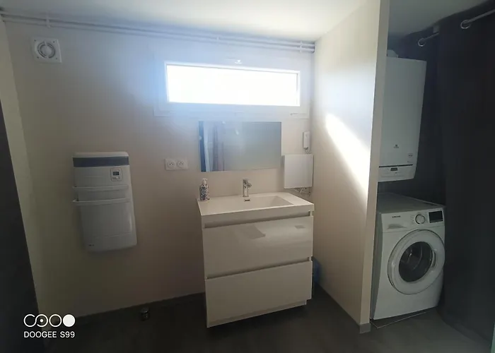 Aux Pieds De La Colline De Mousson