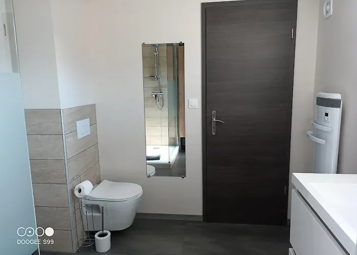 Aux Pieds De La Colline De Mousson