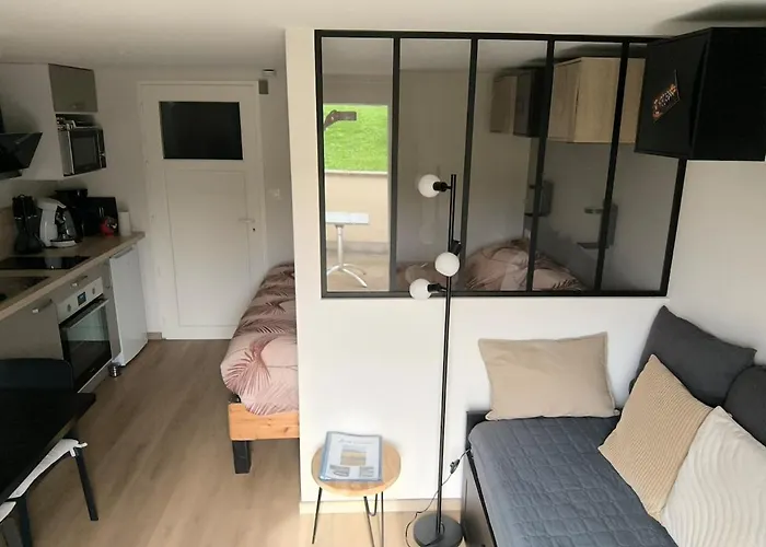 Aux Pieds De La Colline De Mousson 公寓