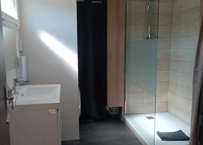 Aux Pieds De La Colline De Mousson 公寓