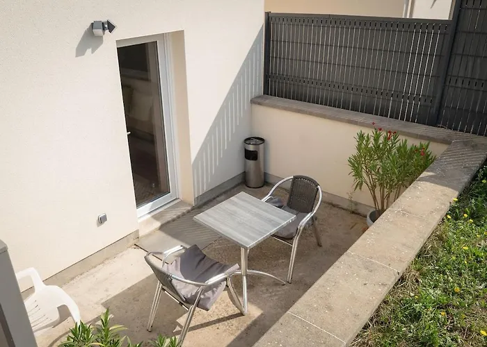 Aux Pieds De La Colline De Mousson 公寓